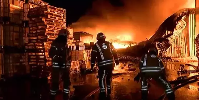 Esenyurt'ta Depo Yangını